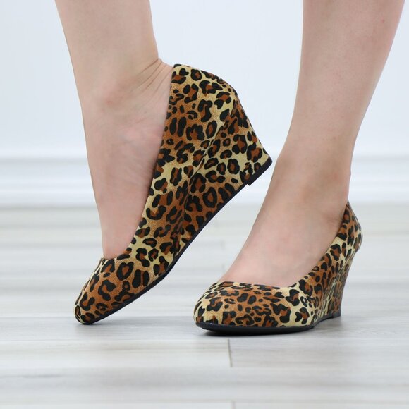 Shoes - Rockabilly Faux Suede Leopard Round Toe Wedge Low Heel